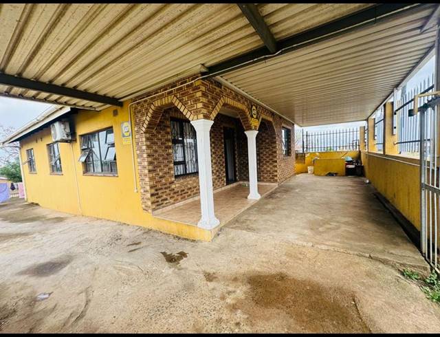 3 BEDROOM HOUSE FOR SALE IN NEWLANDS WEST